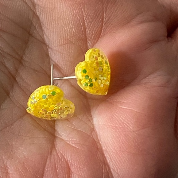 ๐Sale ๐2 for $10 NWOT never worn kawaii sparkle yellow heart post earrings - Picture 5 of 5